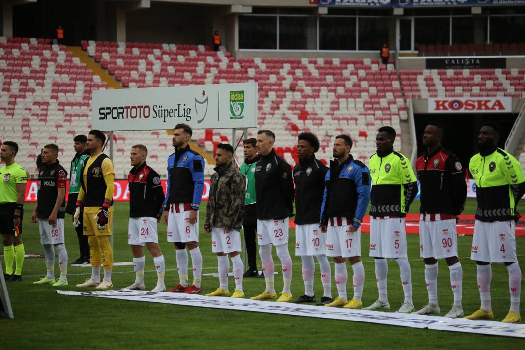 Rıza Çalımbay eşofmanı çıkarıp o üniformayı giydi! Bakın neden... 3